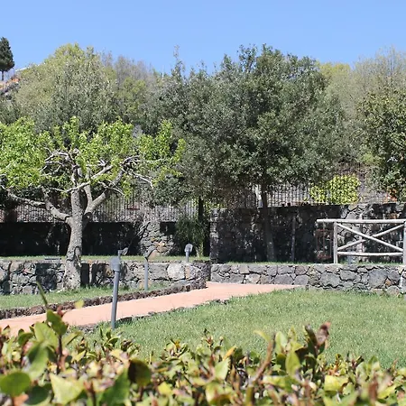Le Cisterne Dell'etna Hotel 3*